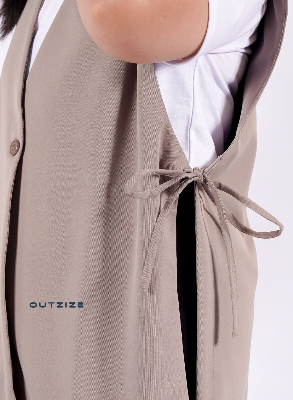 Aster Vest Outerwear - Hitam