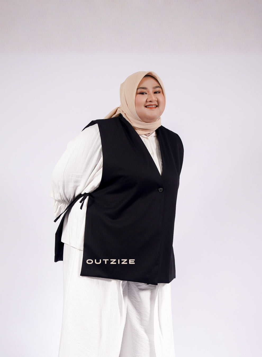 Aster Vest Outerwear - Hitam