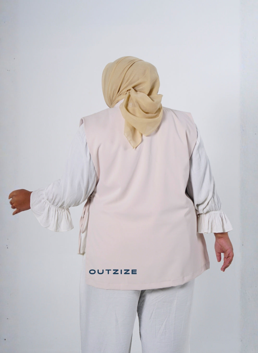 Aster Vest Outerwear - Hitam